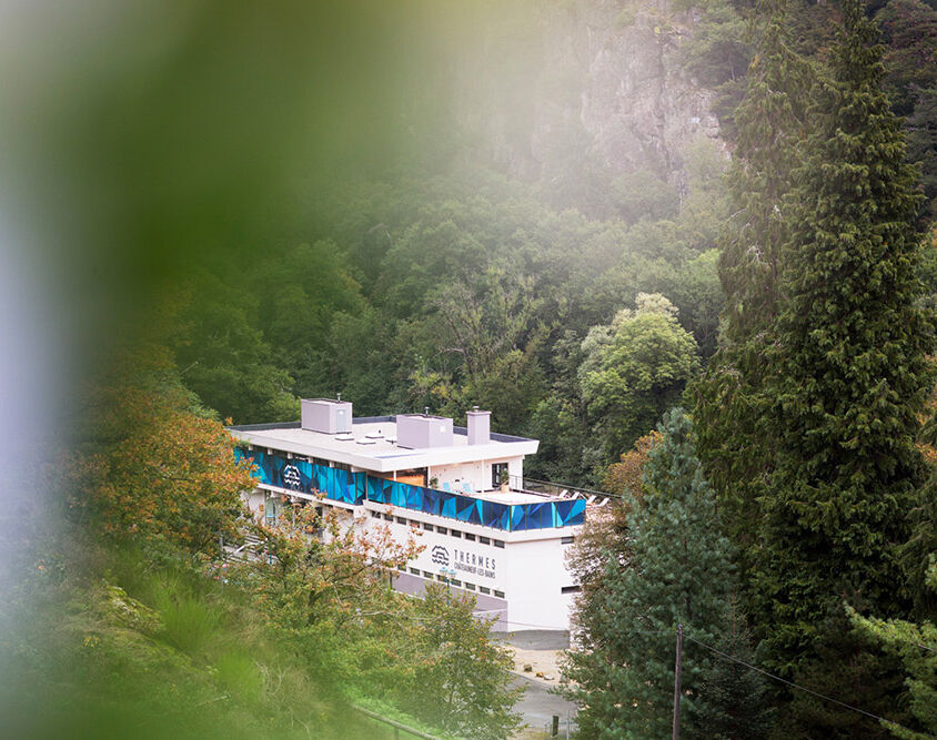thermes-exterieure-vue-cachee