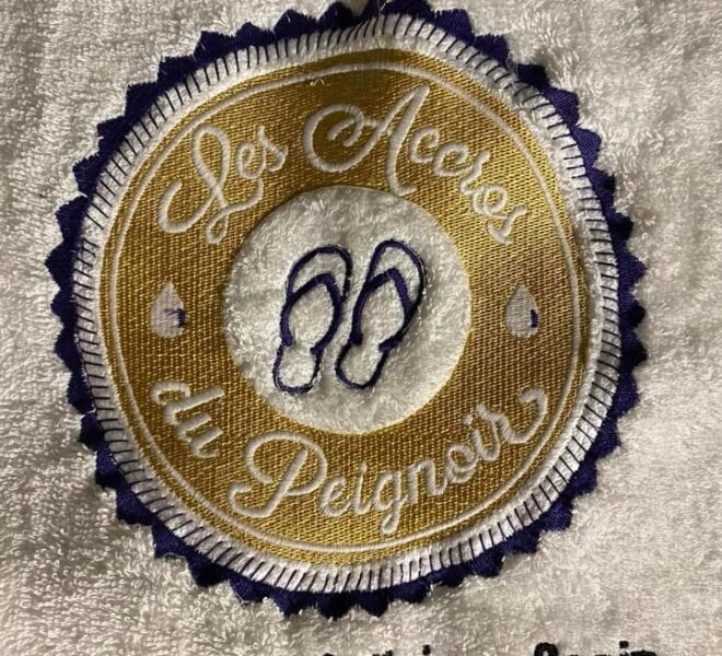 Le_peignoir_aux_couleurs_des_Accros_du_Peignoir_dans_le_cadre_du_deploiement_de_la_marque_à_l_international_11